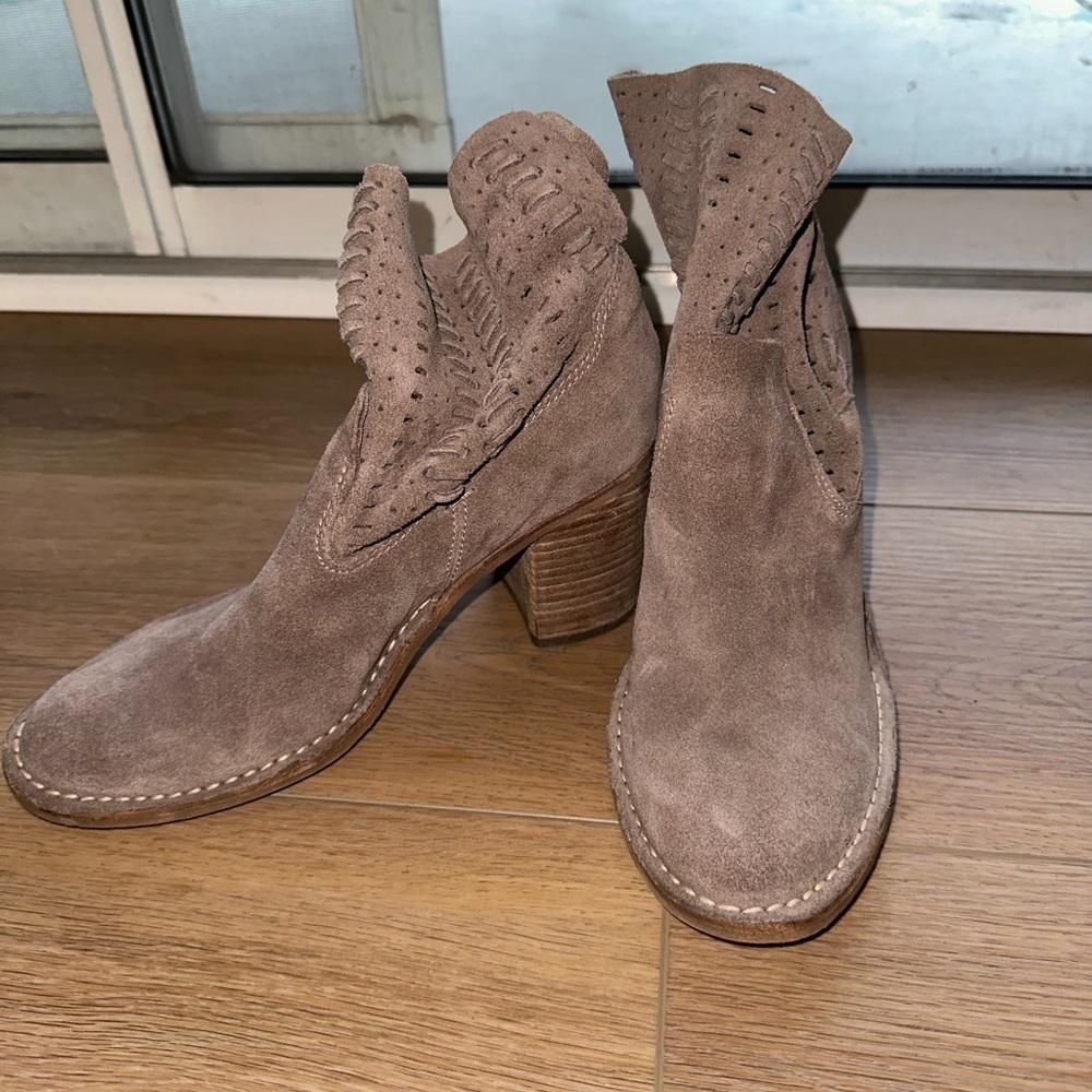 Dolce Vita booties